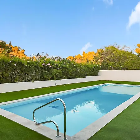 Moderne, Piscine, Parking Proche Des Plages *